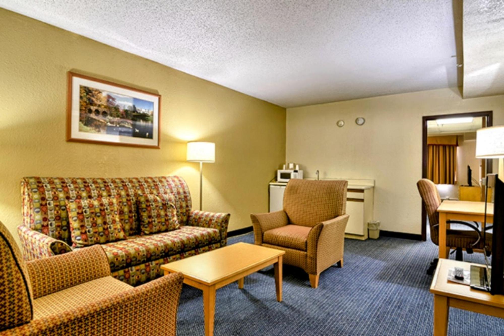 Katahdin Inn & Suites Millinocket Dış mekan fotoğraf