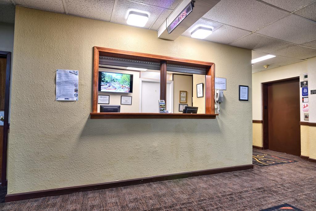 Katahdin Inn & Suites Millinocket Dış mekan fotoğraf