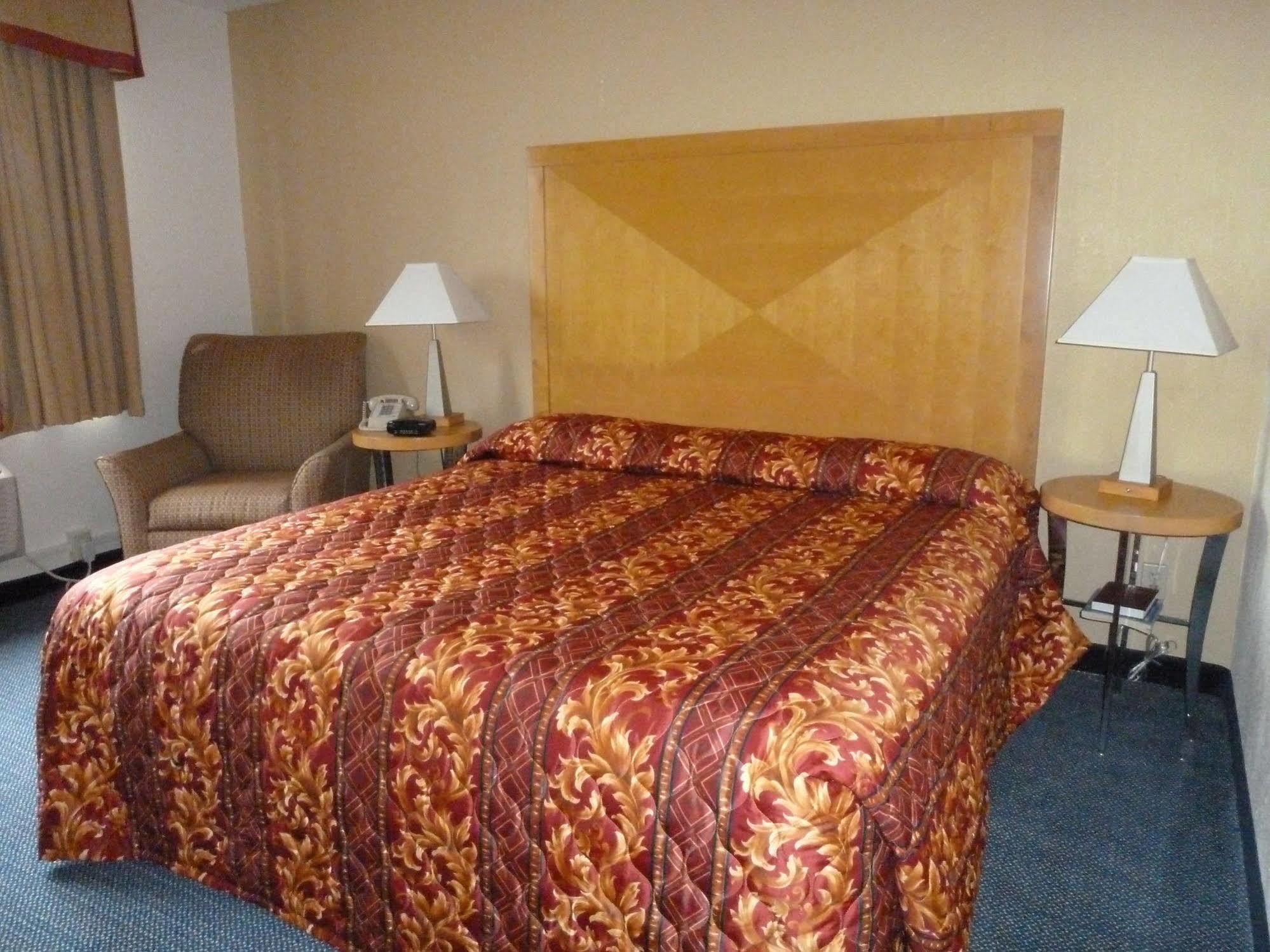 Katahdin Inn & Suites Millinocket Dış mekan fotoğraf